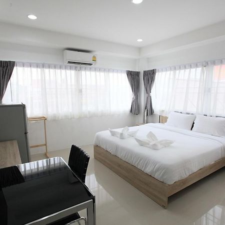 Living By Grace Apartment Si Sunthon Екстериор снимка