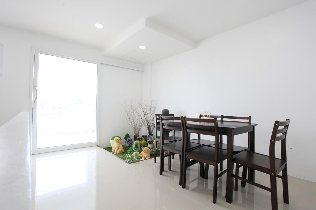 Living By Grace Apartment Si Sunthon Екстериор снимка