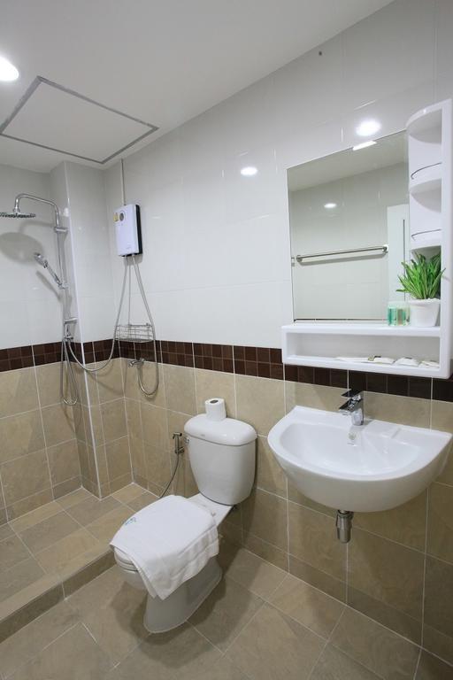 Living By Grace Apartment Si Sunthon Екстериор снимка